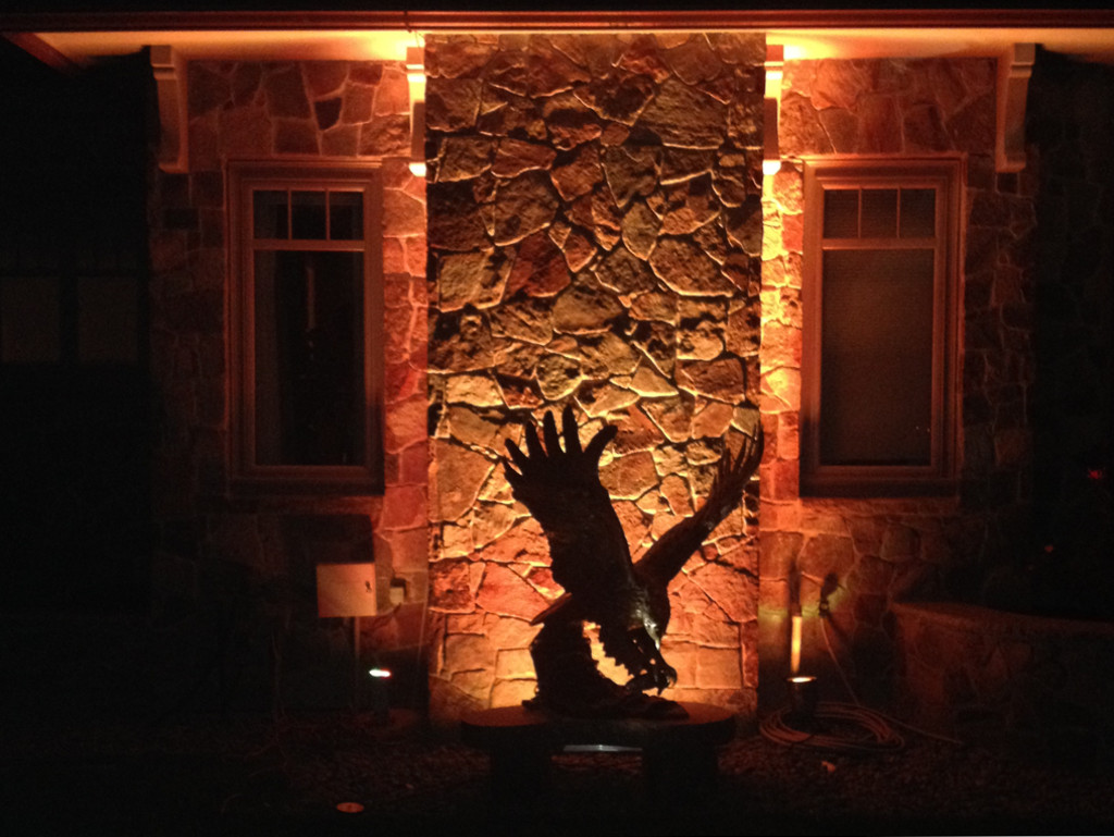 uplighting-bronze-eagle-statue-warm-hue-1024x768